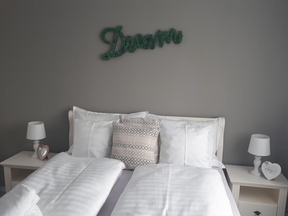 Apartment Angel *