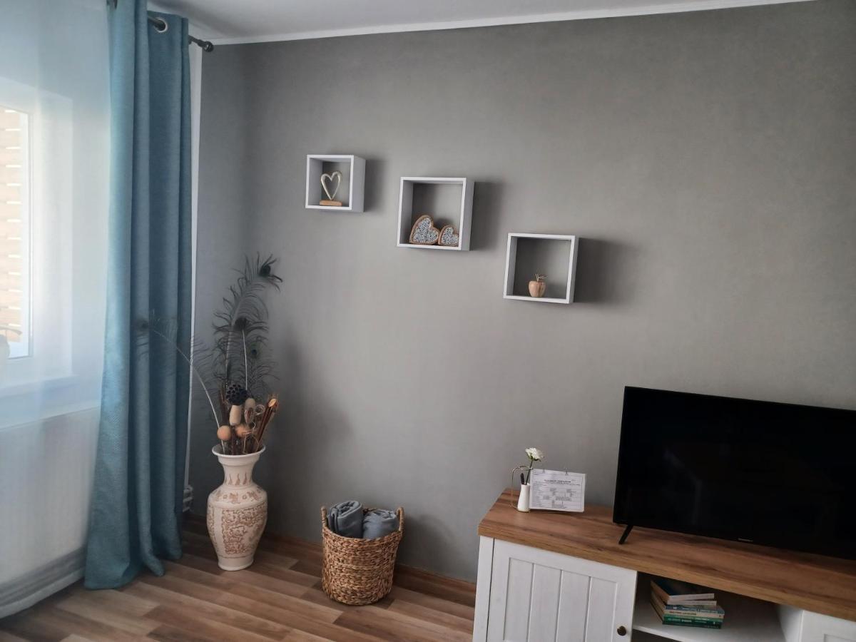 Apartment Angel *
